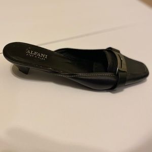 Alfani - leather slip on mules w/kitty heels, 6.5